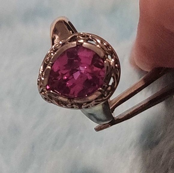 Ring, silver tone, with pink gem stone, size 9 - Picture 1 of 6